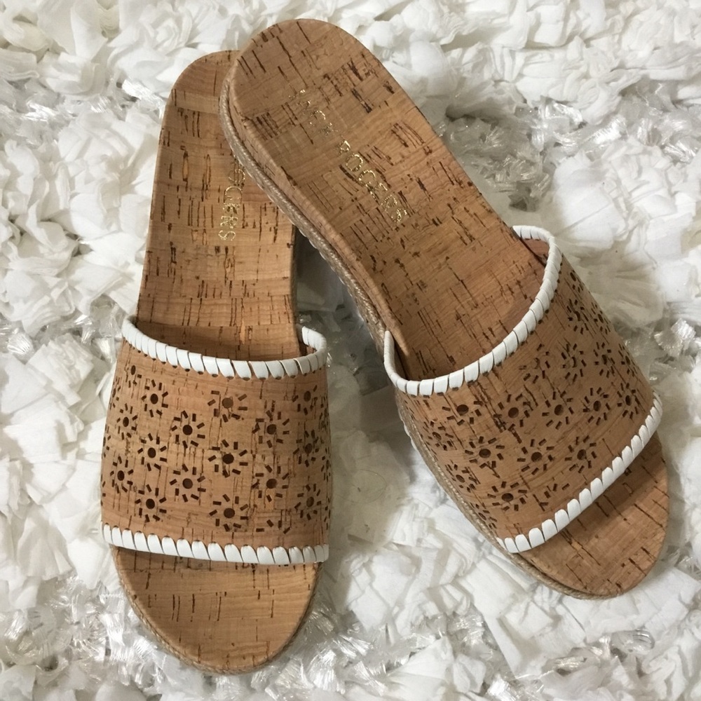✨NWT Jack Rogers White Floral Cutout Size 9 Sandal